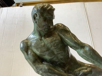 Très beau bronze à patine verte sur socle...
