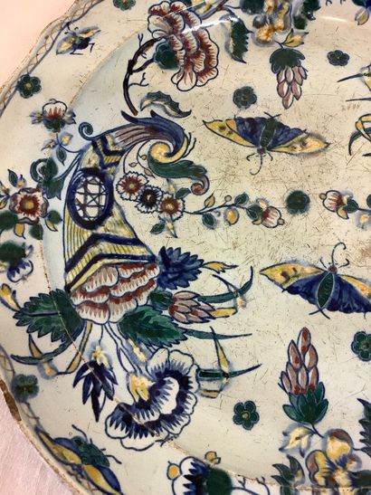 GIEN: Une assiette ancienne en faïence de...
