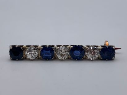 Broche barrette en or 750 millièmes, rythmée...
