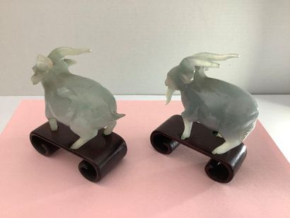 Ensemble de deux sujets «Boucs» en pierre...