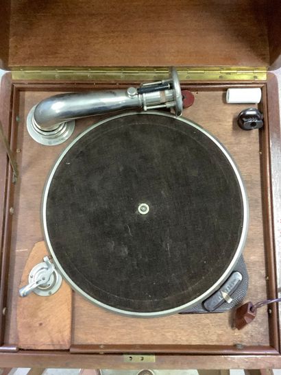 Pathé phonograph cabinet, the mechanism is...