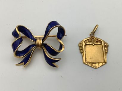 Or jaune 750 millièmes comprenant une broche...