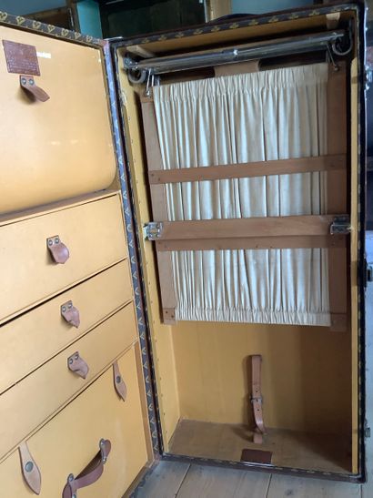 LOUIS VUITTON-Malle cabine en toile monogramme...