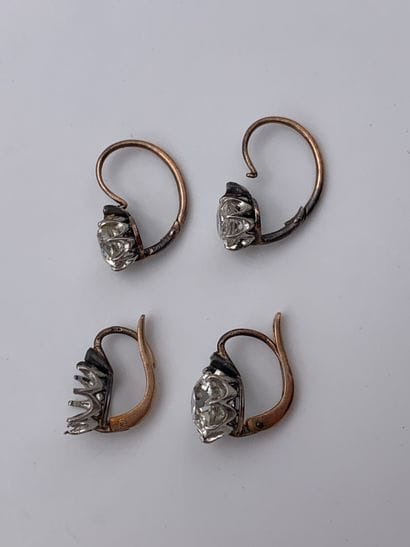 Paire de boucles d’oreilles en or 750 millièmes...