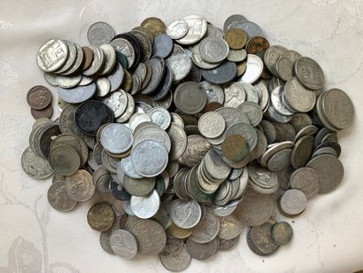 ensemble de pièces de monnaies monde dont...