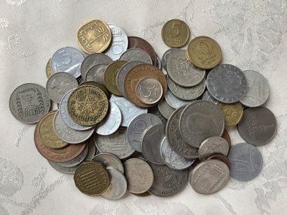 Petit lot de pièces étrangères pour 330 gr...