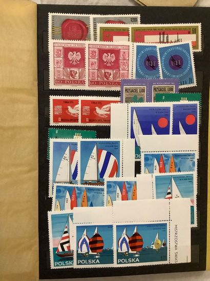 POLOGNE - Album de timbres polonais modernes...