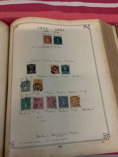 Album de timbres anciens de plus de 300 pages...
