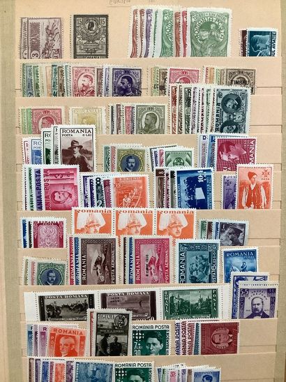 ROUMANIE - Boîte de timbres roumains. Mélange...