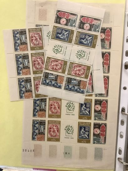 Classeur de timbres français neufs après...