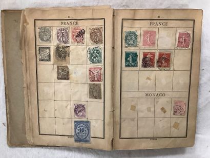 Ensemble de quatre petits albums de timbres,...