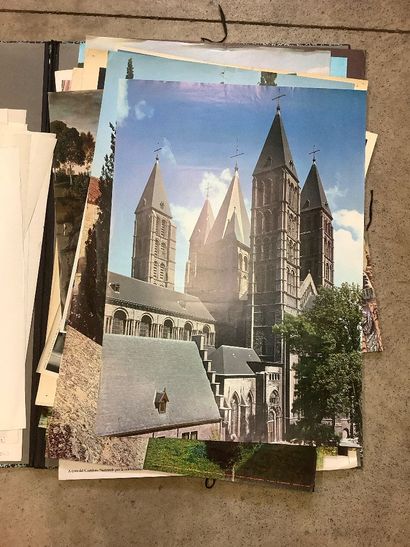 Portfolio entier d’affiches et de reproductions...
