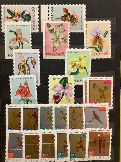 POLOGNE - Album de timbres polonais modernes...