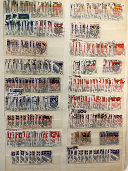 Un album de timbres oblitérés petit format...