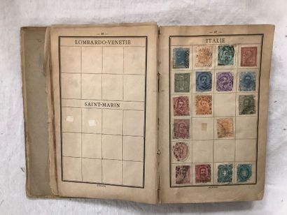 Ensemble de quatre petits albums de timbres,...