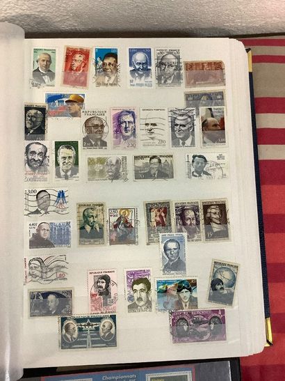 Ensemble de cinq albums de timbres dont blocs...
