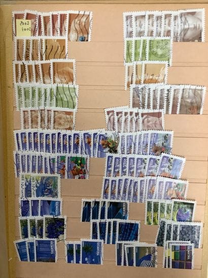 Un classeur composé de timbres taxe, preoblitérés,...