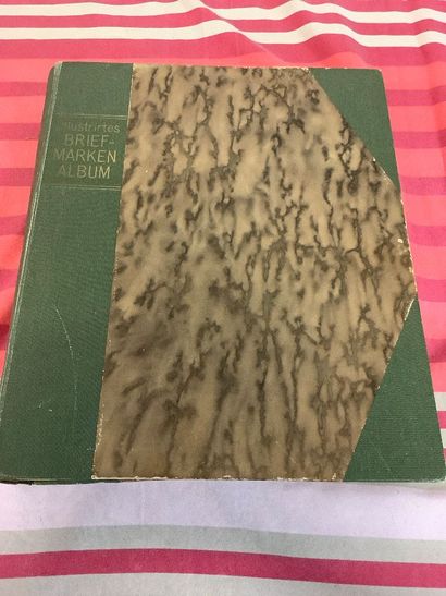 Album de timbres anciens de plus de 300 pages...