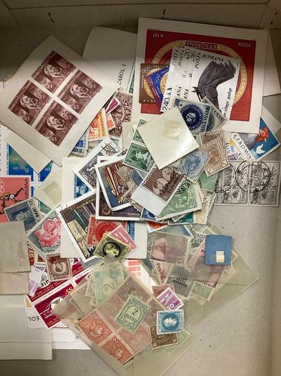 ROUMANIE - Boîte de timbres roumains. Mélange...