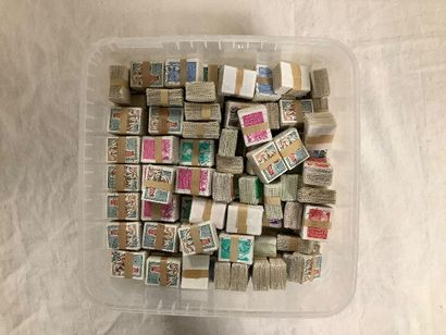 Lot de timbres comprenant 100 enveloppes...