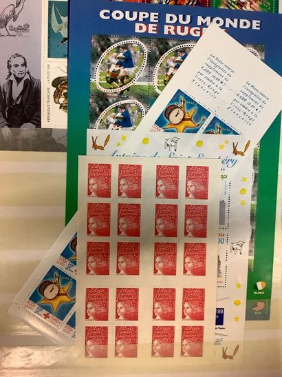 Deux albums de timbres, timbres français...