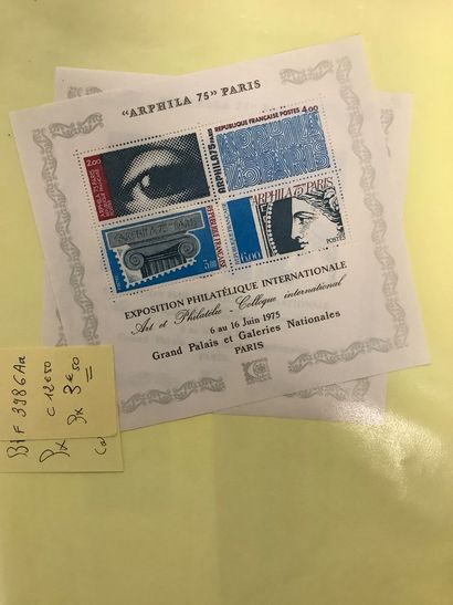 Classeur de timbres français neufs après...