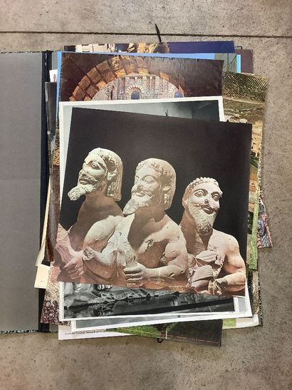 Portfolio entier d’affiches et de reproductions...