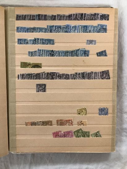 Trois classeurs de timbres français dont...
