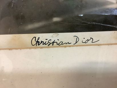 Christian DIOR à son bureau, autographe,...
