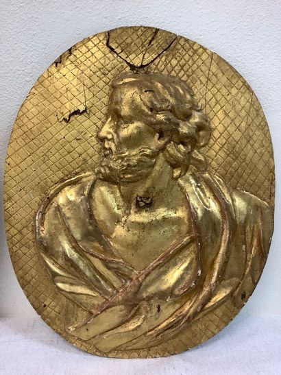 Paire de profils en bois et stuc dorés, XVIIIème...