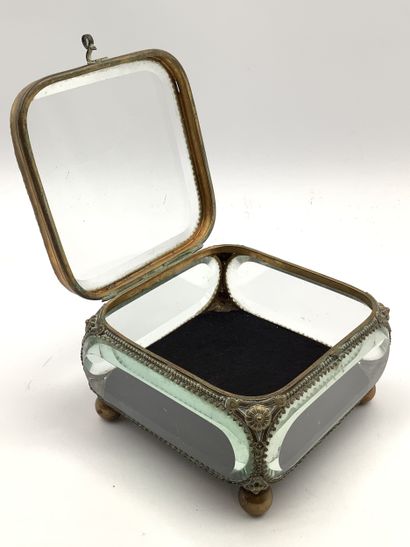 Grande boîte à bijoux en verre biseauté et...