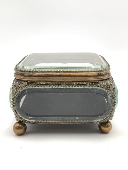 Grande boîte à bijoux en verre biseauté et...
