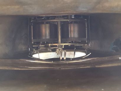 Pendule en bronze doré.
Fonctionnelle avec...