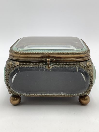 Grande boîte à bijoux en verre biseauté et...