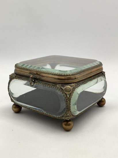 Grande boîte à bijoux en verre biseauté et...