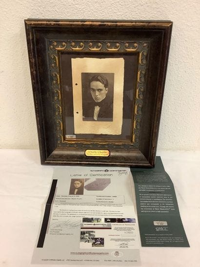 Charlie Chaplin , photographie dédicacée...