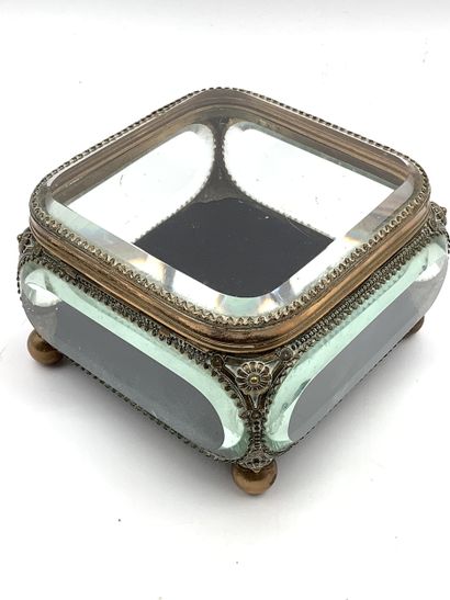 Grande boîte à bijoux en verre biseauté et...