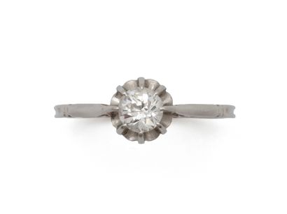 Bague solitaire en platine 850 millièmes,...