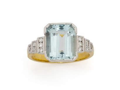 Bague 2 tons d'or 750 millièmes ornée d'une...