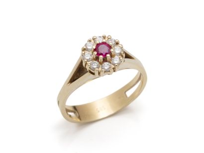 Petite bague en or 585 millièmes, ornée d'un...