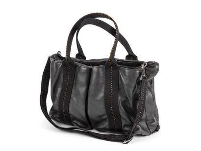 HERMES ''CARAVAN
Black calfskin derme bag,...
