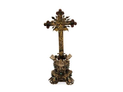 Petit crucifix en vermeil 800 millièmes et...