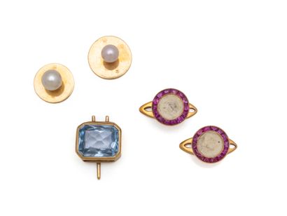 Lot composé de 2 paires de boutons de col...