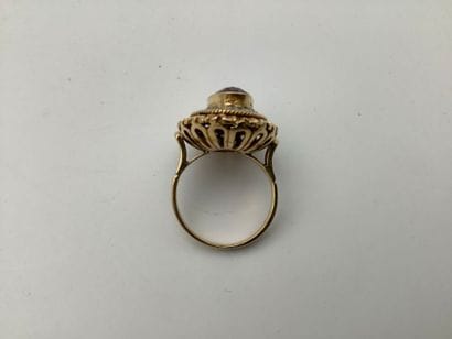 Bague marquise en or 750 millièmes ornée...