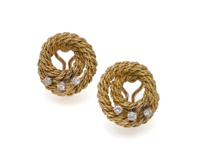 Paire de clips d'oreilles en or 750 millièmes...