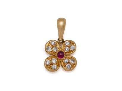 Petit pendentif en or 750 millièmes figurant...