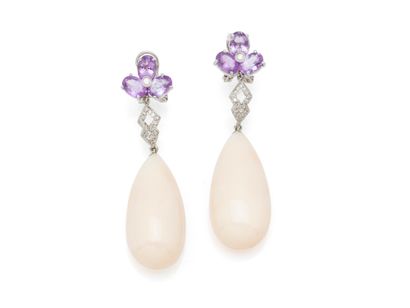 Paire de pendants d'oreilles en or gris 750...