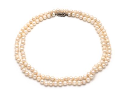 Collier composé d'un rang de perle de culture,...