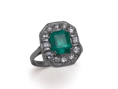 Bague en or gris 750 millièmes, ornée d'une...