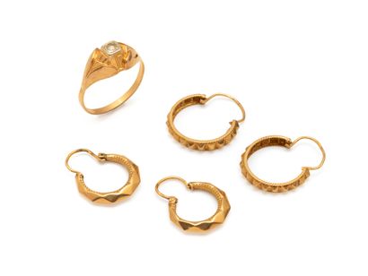 Lot en or 750 millièmes, composé de 2 paires...
